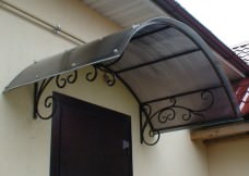 Козырек над входной дверью