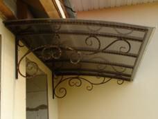 Козырек над входной дверью